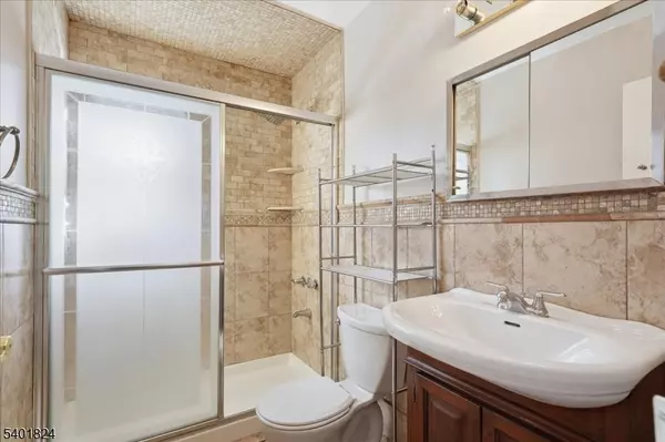 Wayne Twp., NJ 07470,28 Knox Ter #2B