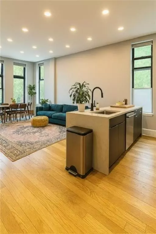 Brooklyn, NY 11215,123 8th AVE