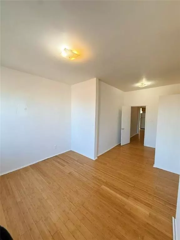 Brooklyn, NY 11209,652 73rd ST