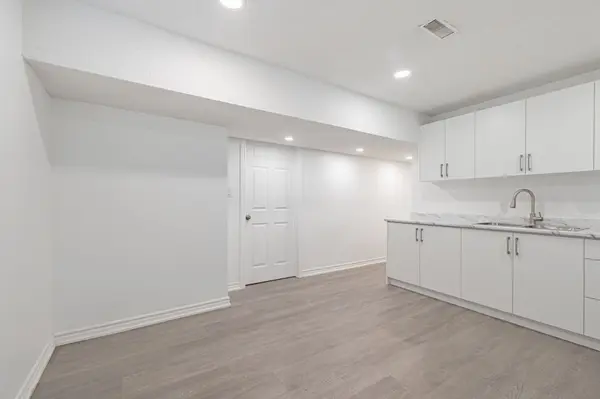 Toronto C06, ON M3H 2J2,27 Danby AVE #2