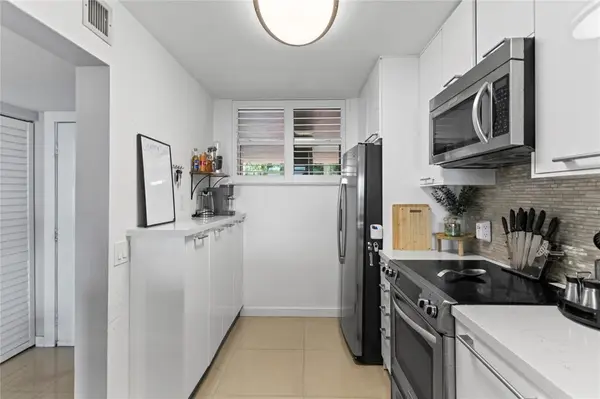 Oakland Park, FL 33309,111 Lake Emerald Drive #106