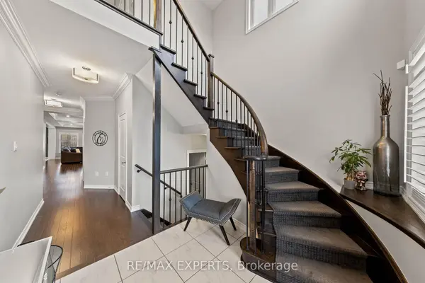 East Gwillimbury, ON L0G 1M0,48 Manor Glen CRES