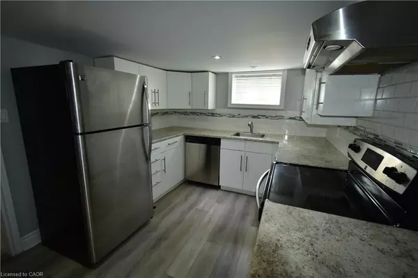 Burlington, ON L7R 3T1,2176 Queensway DR #2