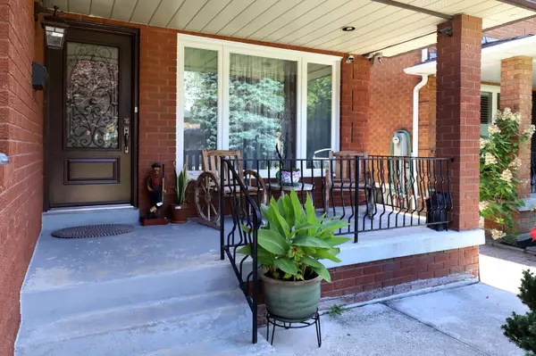 Mississauga, ON L4Y 1G2,1086 Hedge DR