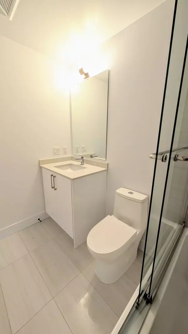 Oakville, ON L6M 5P6,2450 Old Bronte RD #102