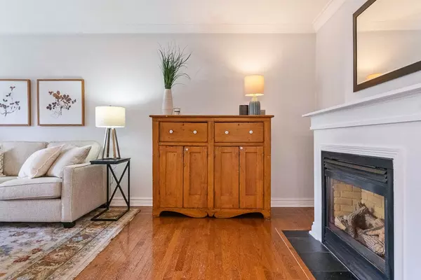 Oakville, ON L6K 2B4,68 Glenmanor DR N