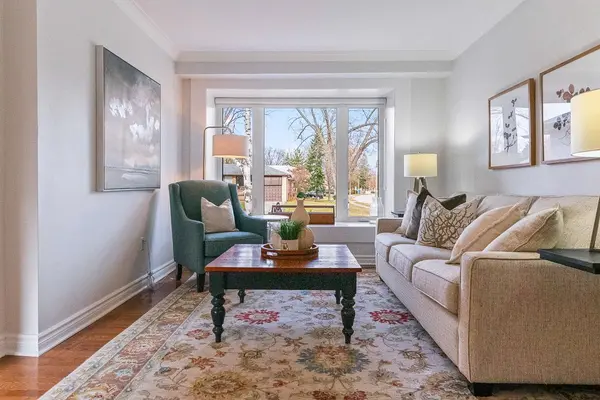 Oakville, ON L6K 2B4,68 Glenmanor DR N