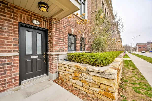 Mississauga, ON L4X 1Y6,1809 Pagehurst AVE