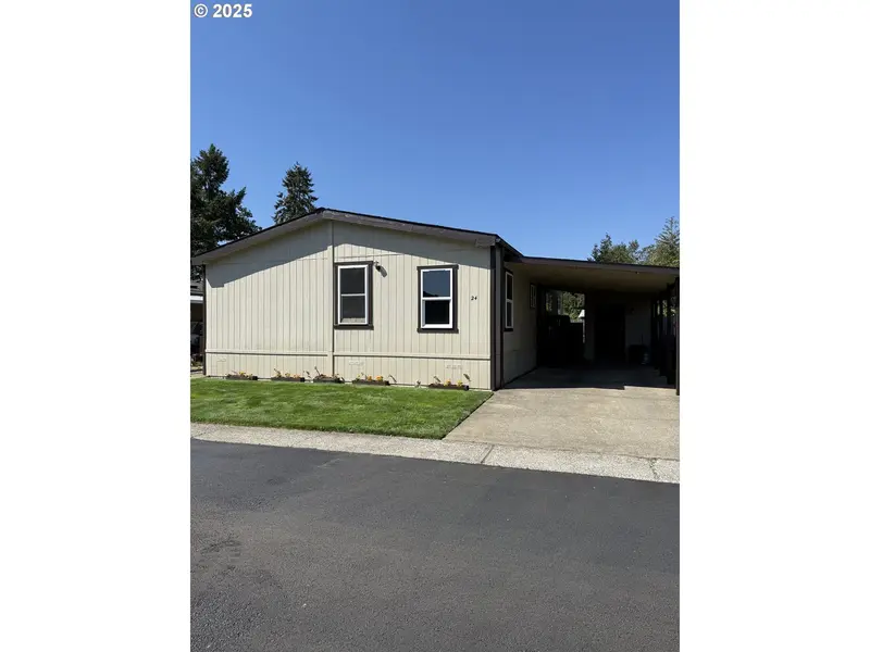 29720 Jeans RD #24, Veneta, OR 97487