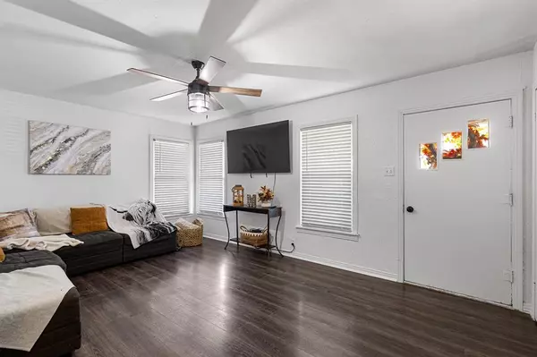 Decatur, TX 76234,604 E Collins Street