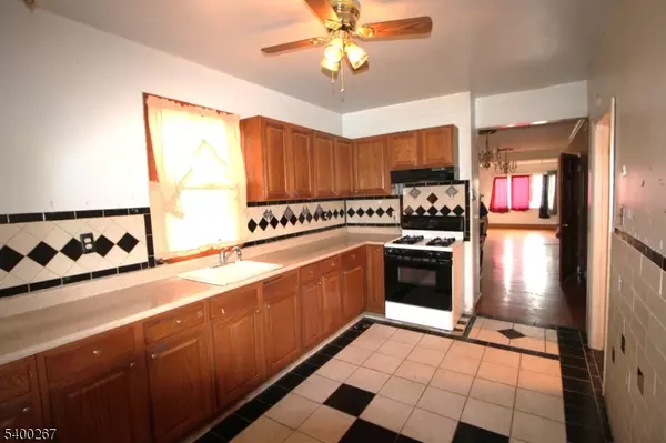 Kearny Town, NJ 07032,317 Davis Ave