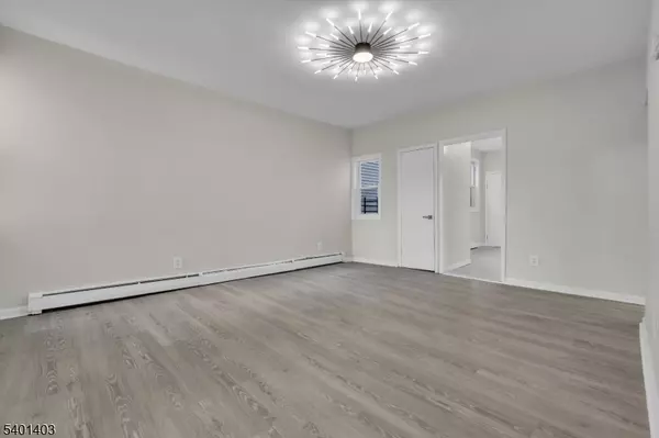 East Orange City, NJ 07017,537 N Grove St