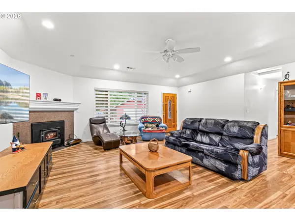 Cave Junction, OR 97523,419 IDLEWILD DR