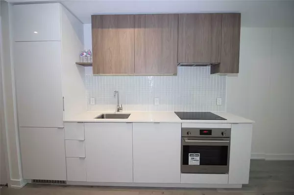 Toronto C10, ON M4P 0C8,161 Roehampton AVE #627