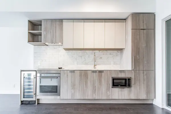 Toronto C03, ON M5P 0A6,2020 Bathurst ST #1203