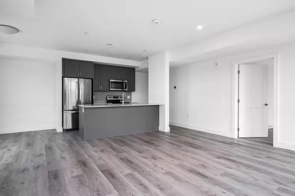 Collingwood, ON L9Y 5B4,4 KIMBERLY LN #207