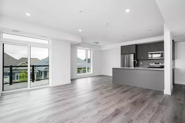 Collingwood, ON L9Y 5B4,4 KIMBERLY LN #207