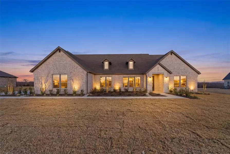 805 Valley Ridge Road, Van Alstyne, TX 75495