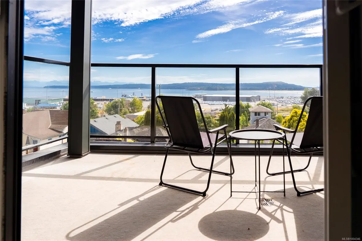 Nanaimo, BC V9R 4V6,45 Haliburton St #304