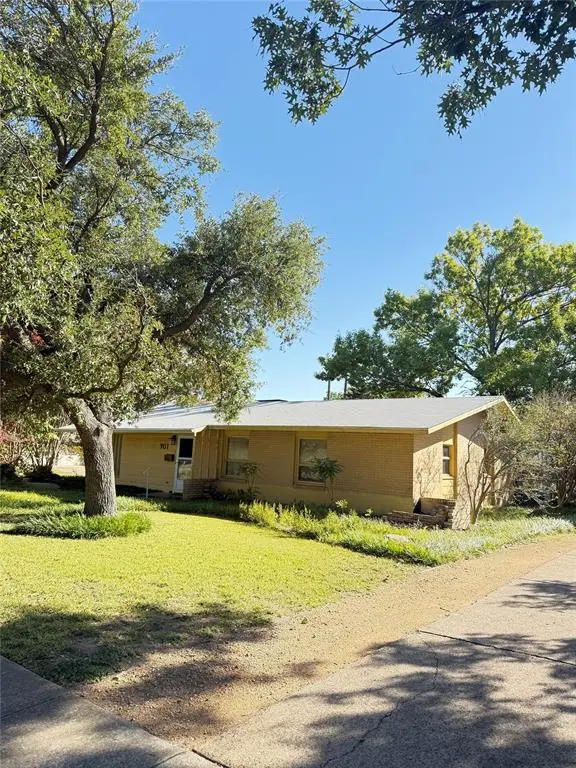 Richardson, TX 75080,901 Wisteria Way