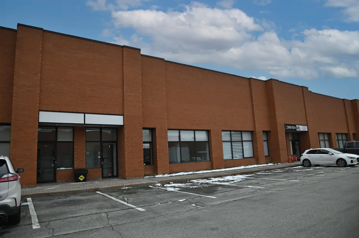 4090 Ridgeway DR #2, Mississauga, ON L5L 5X5