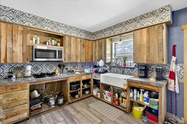 Hawkins, TX 75765,402 Private Road 7402