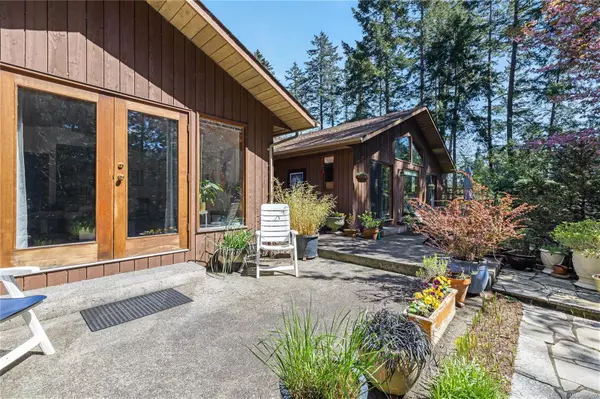 Salt Spring, BC V8K 2K9,112 Cairns Pl