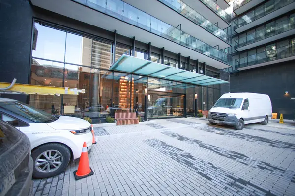 Toronto C10, ON M4P 1V4,127 Broadway AVE #2910