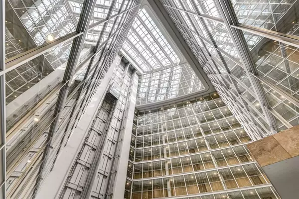 Toronto C01, ON M5V 3N2,650 Queens Quay W #1211