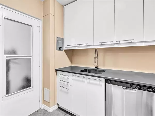 Fort Lauderdale, FL 33304,2555 NE 11th St #610