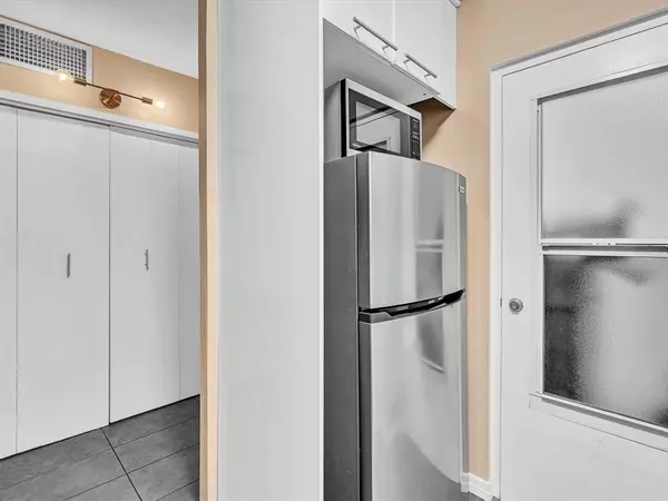 Fort Lauderdale, FL 33304,2555 NE 11th St #610