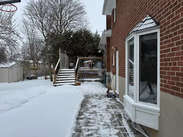 Markham, ON L3P 1J8,62 Southdale DR #lower F