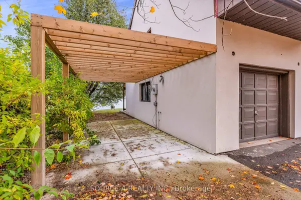 Oakville, ON L6L 1G2,1376 Lakeshore RD W