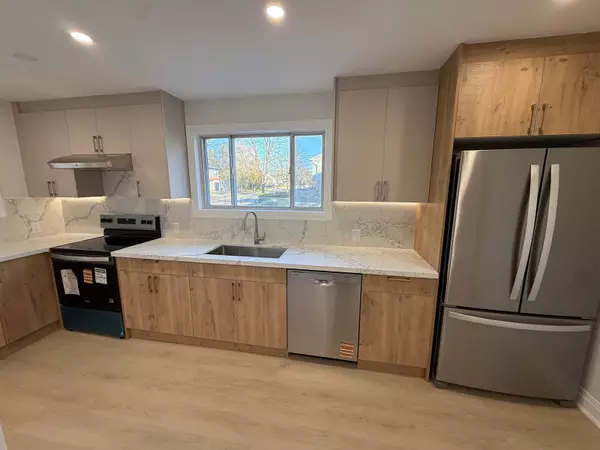 156 Westside DR #MAIN, Oakville, ON L6K 1P3