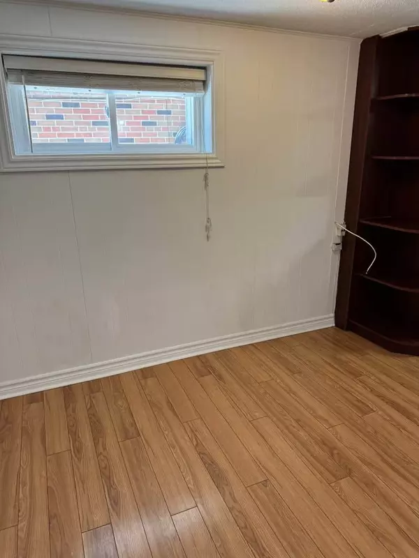 Toronto W05, ON M9L 1L3,190 Cabana DR #B