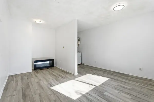 Brantford, ON N3T 3T8,53 1/2-55 Duke ST