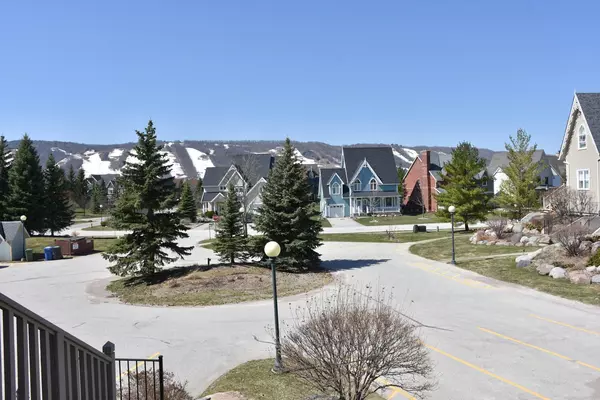 Blue Mountains, ON L9Y 0V2,170 Snowbridge WAY #223