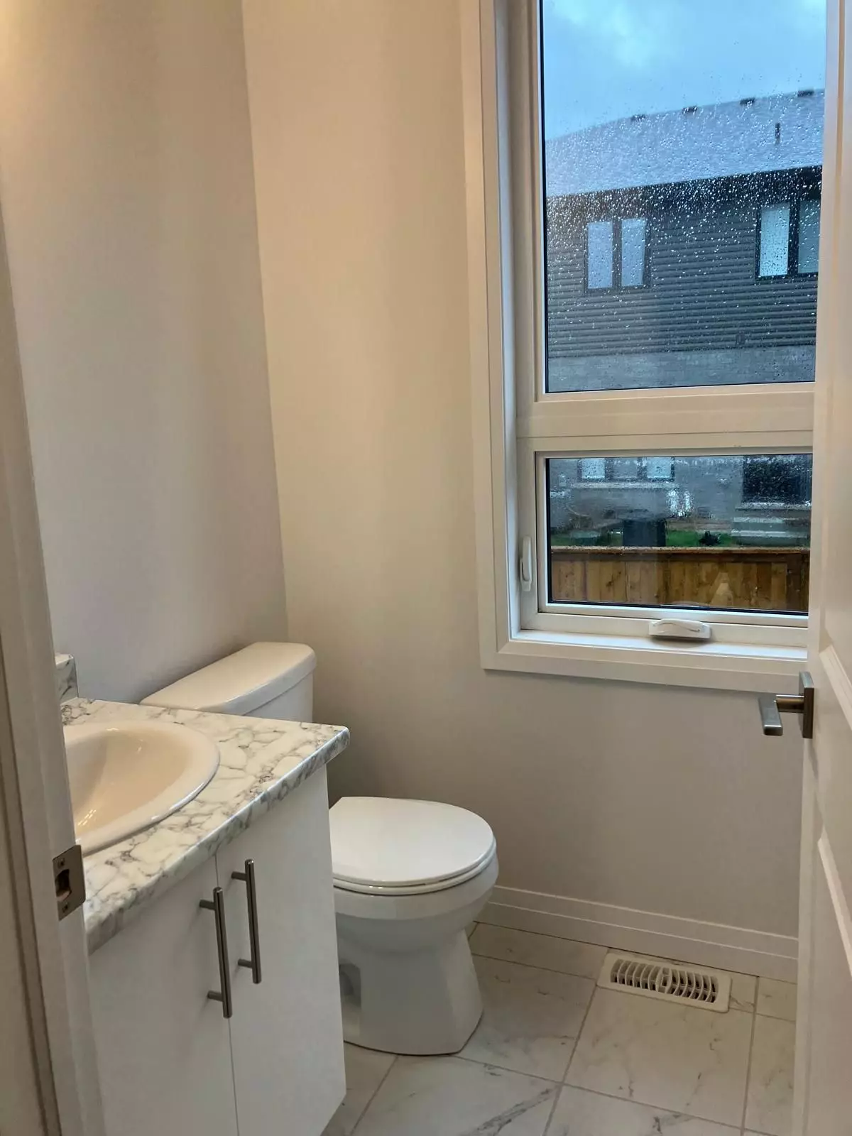 Niagara Falls, ON L2E 0C1,6705 Cropp ST #103