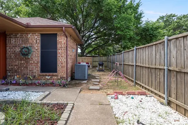 Dallas, TX 75227,10204 Oak Terrace Circle