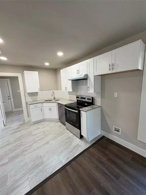 Dallas, TX 75211,915 Hartsdale Drive