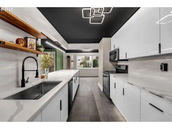 Portland, OR 97205,2211 SW PARK PL #403