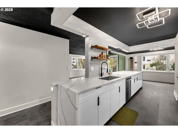 Portland, OR 97205,2211 SW PARK PL #403