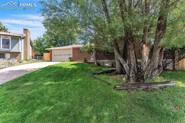 Colorado Springs, CO 80918,2832 Ridgeglen WAY