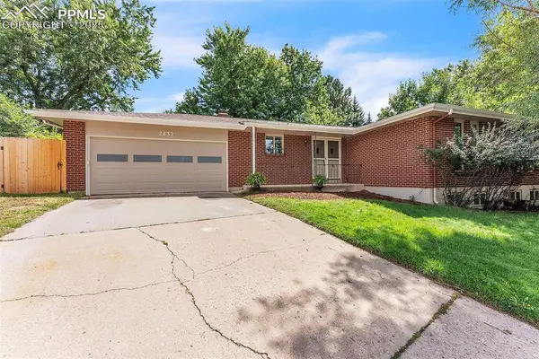 Colorado Springs, CO 80918,2832 Ridgeglen WAY