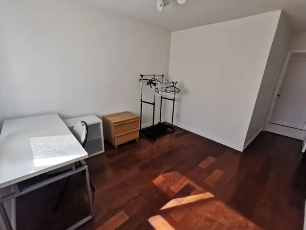 Toronto C15, ON M2M 2Y5,84 Harrington CRES #Middle