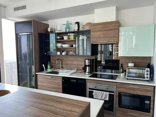 Toronto C01, ON M4Y 0A5,75 St Nicholas ST #2408