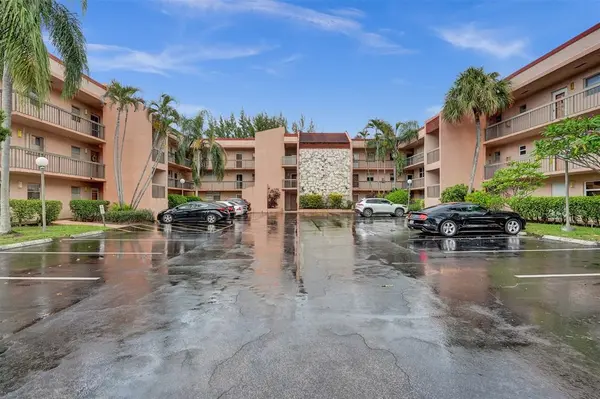 3040 Holiday Springs Blvd #307, Margate, FL 33063