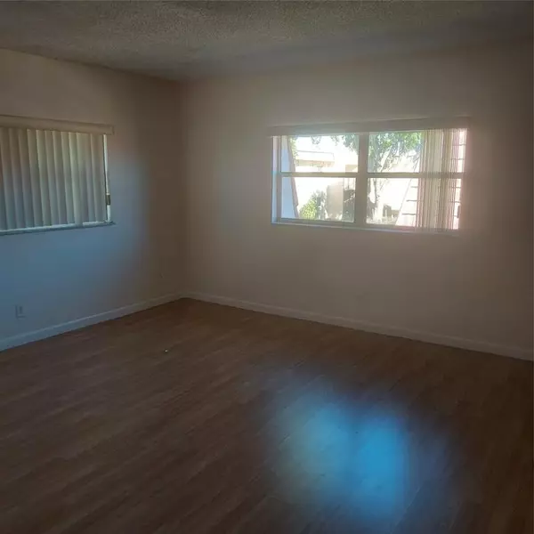 Lauderhill, FL 33313,5409 NW 27th St