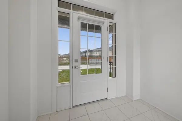 Barrie, ON L9J 0K8,86 West Oak TRL