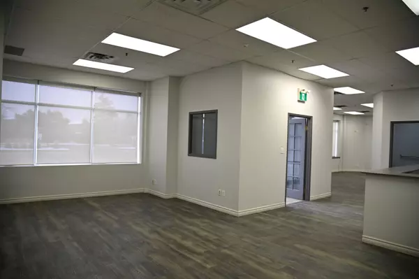 Mississauga, ON L5L 5Y6,3200 Ridgeway DR #7-8